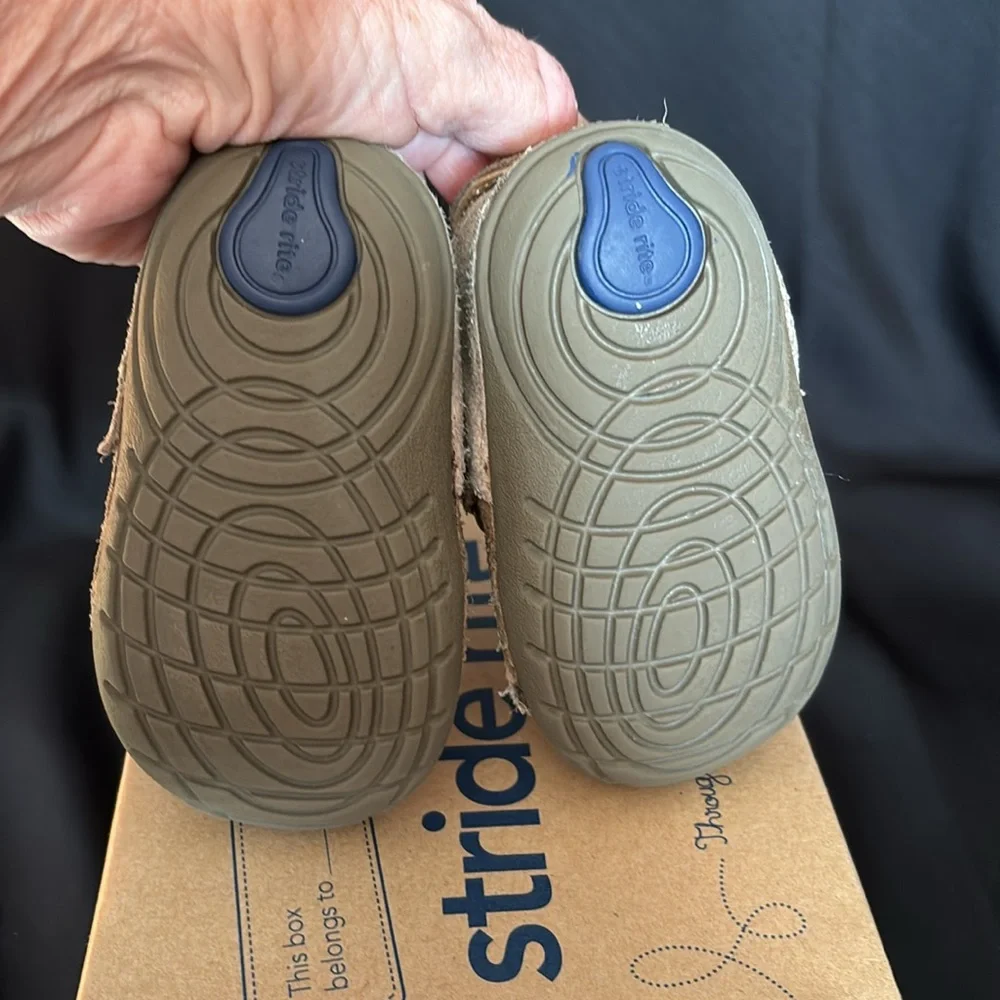 Stride Rite with sensory response technology Rico boys shoes, size 3W
